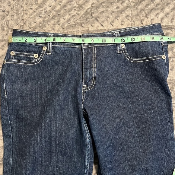 Sizzle Jeans 13 capri embroidered floral back pockets measurements in pictures - Picture 4 of 12